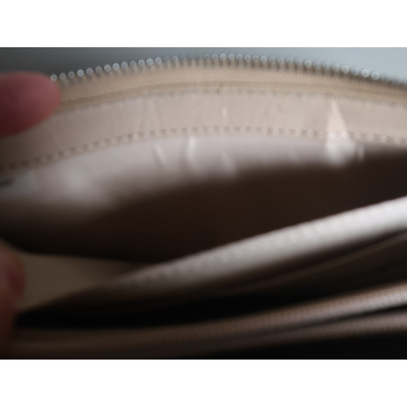 Coach Leather Zip-Around Bifold Wallet Gold with Front Slip Pocket 8 Card Slots - Picture 6 of 8